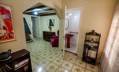 CASA TIPO CHALET EN VENTA CON PILETA Y GRAN PARQUE