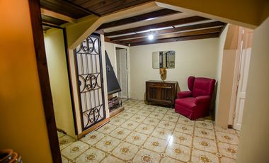 CASA TIPO CHALET EN VENTA CON PILETA Y GRAN PARQUE