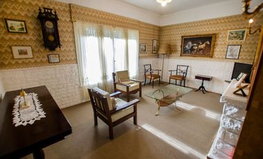 CASA TIPO CHALET EN VENTA CON PILETA Y GRAN PARQUE