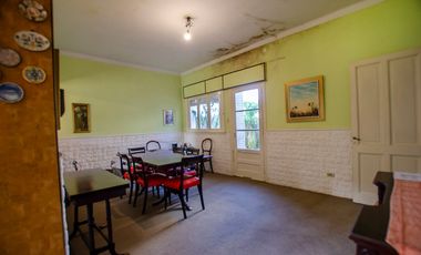 CASA TIPO CHALET EN VENTA CON PILETA Y GRAN PARQUE