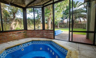 CASA TIPO CHALET EN VENTA CON PILETA Y GRAN PARQUE