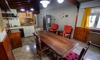 CASA TIPO CHALET EN VENTA CON PILETA Y GRAN PARQUE