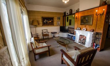 CASA TIPO CHALET EN VENTA CON PILETA Y GRAN PARQUE