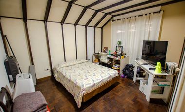 CASA TIPO CHALET EN VENTA CON PILETA Y GRAN PARQUE