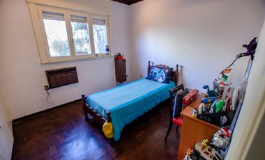 CASA TIPO CHALET EN VENTA CON PILETA Y GRAN PARQUE