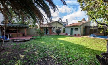 CASA TIPO CHALET EN VENTA CON PILETA Y GRAN PARQUE