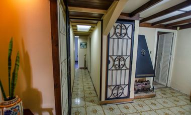 CASA TIPO CHALET EN VENTA CON PILETA Y GRAN PARQUE