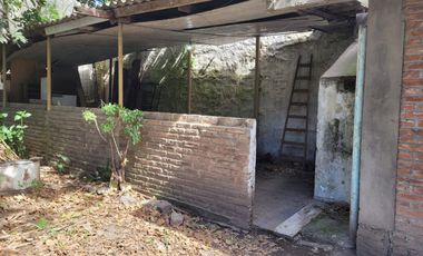 CASA A REFACCIONAR SOBRE LOTE DE 1200 M2 BOSQUES