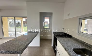 Casa en alquiler de dos dormitorios en Casas de Santa María