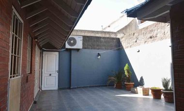 Venta PH tipo casa 4 ambiente Valentín Alsina.