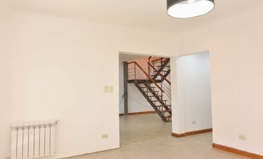 Venta PH tipo casa 4 ambiente Valentín Alsina.