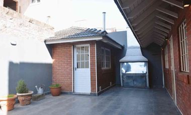Venta PH tipo casa 4 ambiente Valentín Alsina.