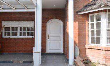 Venta PH tipo casa 4 ambiente Valentín Alsina.
