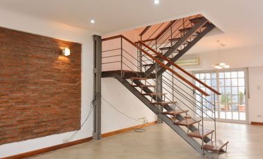 Venta PH tipo casa 4 ambiente Valentín Alsina.