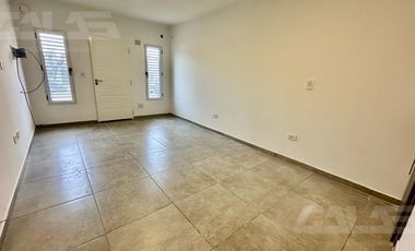 DÚPLEX | 3 AMBIENTES | PATIO CON PARQUE | IMPECABLE | COCHERA DOBLE | ITUZAINGÓ SUR