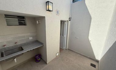 VENTA-CASA-INTERNO UNICO-DOS DORMITORIOS-MUY LUMINOSO-SARGENTO CABRAL