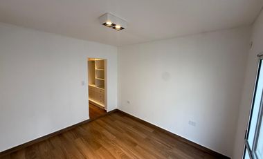 VENTA-CASA-INTERNO UNICO-DOS DORMITORIOS-MUY LUMINOSO-SARGENTO CABRAL