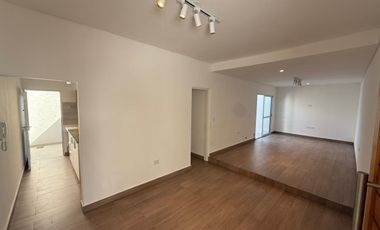 VENTA-CASA-INTERNO UNICO-DOS DORMITORIOS-MUY LUMINOSO-SARGENTO CABRAL