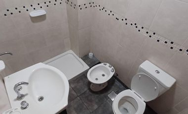 Disponible para Abril, Departamento a pocas cuadras del centro.-