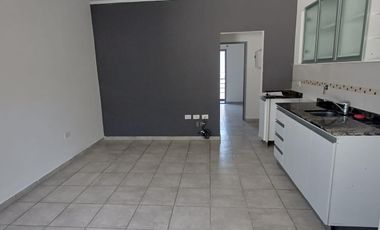 Disponible para Abril, Departamento a pocas cuadras del centro.-