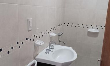 Disponible para Abril, Departamento a pocas cuadras del centro.-