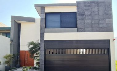 Casa en VENTA en Lomas del mar | CON PANELES SOLARES y SEMIAMUEBLADA