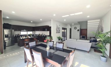 Casa en VENTA en Lomas del mar | CON PANELES SOLARES y SEMIAMUEBLADA