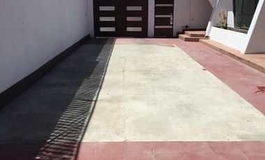 RENTO CASA EN VALLE DORADO