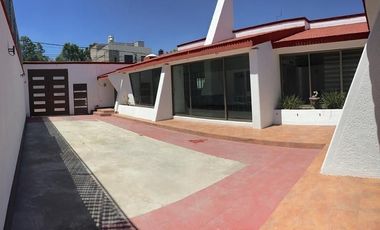 RENTO CASA EN VALLE DORADO