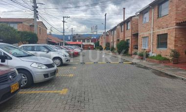 VENDO CASA  EN  SENDEROS DE CHIA