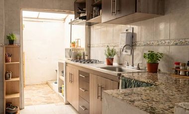 VENDO CASA  EN  SENDEROS DE CHIA