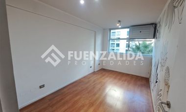 Oficina en Arriendo en Av.Apoquindo / Badajoz / Carlos Martel