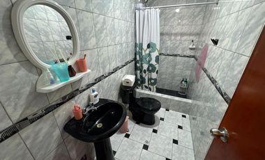 Se Vende Propiedad (Incluye 3 Departamentos) En Los Cedros De Villa.