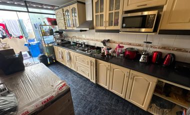 Se Vende Propiedad (Incluye 3 Departamentos) En Los Cedros De Villa.