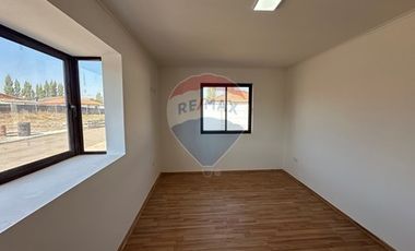 Casi nueva en Cond. 3D 3B, Patio con Quincho.