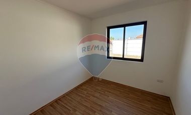 Casi nueva en Cond. 3D 3B, Patio con Quincho.