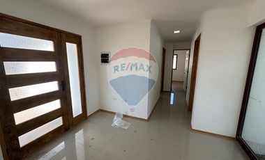 Casi nueva en Cond. 3D 3B, Patio con Quincho.