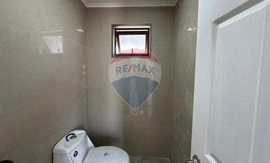 Casi nueva en Cond. 3D 3B, Patio con Quincho.