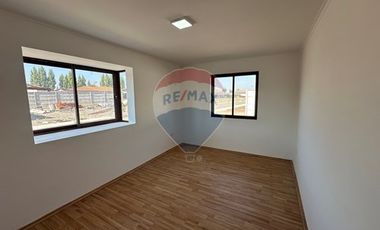 Casi nueva en Cond. 3D 3B, Patio con Quincho.