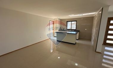 Casi nueva en Cond. 3D 3B, Patio con Quincho.
