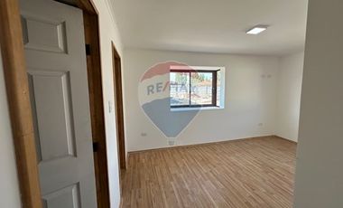 Casi nueva en Cond. 3D 3B, Patio con Quincho.