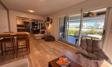 Lagoon Pilar, Crystal Lagoon | Venta | Departamento de 4 ambientes con jardín y vista a la laguna