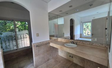 Venta Casa en Acassuso de 6 dormitorios