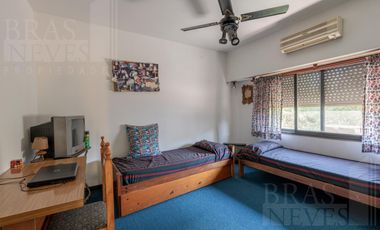 3 dormitorios - 2 baños completos // frente al Golf - IMPECABLE