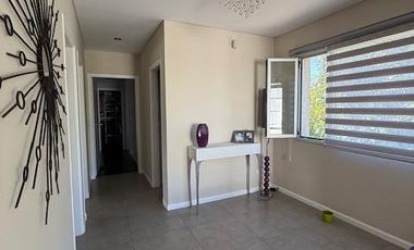 Casa 5 ambientes en alquiler con jardin y piscina - Fincas de Iraola