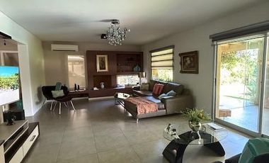 Casa 5 ambientes en alquiler con jardin y piscina - Fincas de Iraola