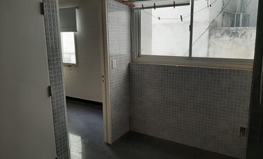 Piso al frente muy buena luz.