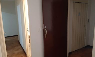 Piso al frente muy buena luz.