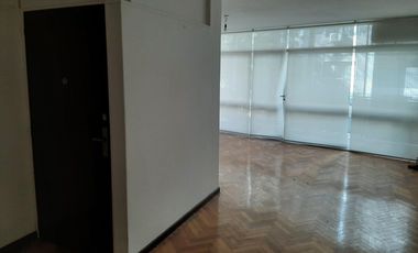 Piso al frente muy buena luz.