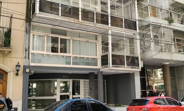 Piso al frente muy buena luz.